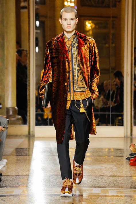 Versace Fall 2018 Menswear Fashion Show 